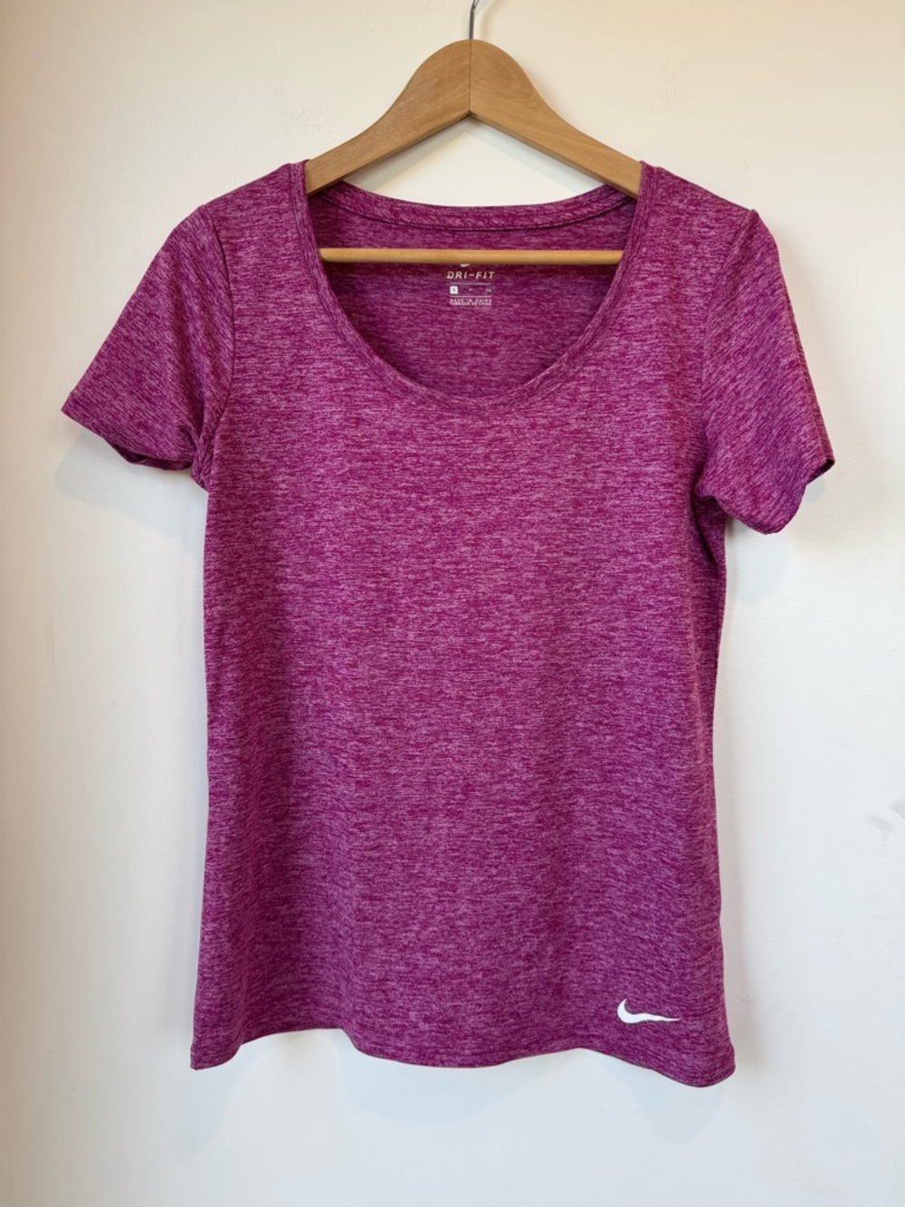 Nike Women’s Scoop Neck Short Sleeve Tee in Magenta Heather
